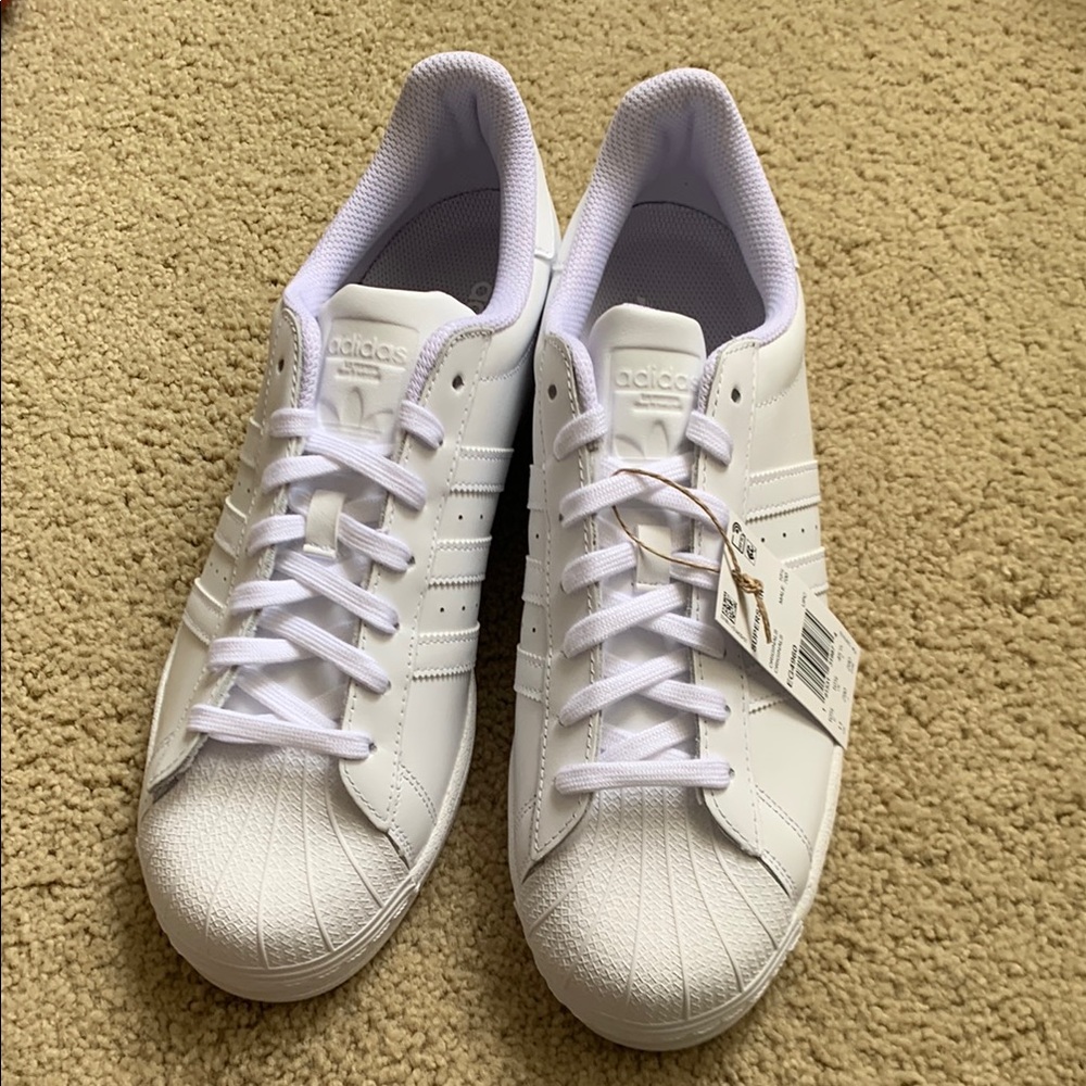 Men’s Sz 11 NWT Adidas White Superstar Sneakers